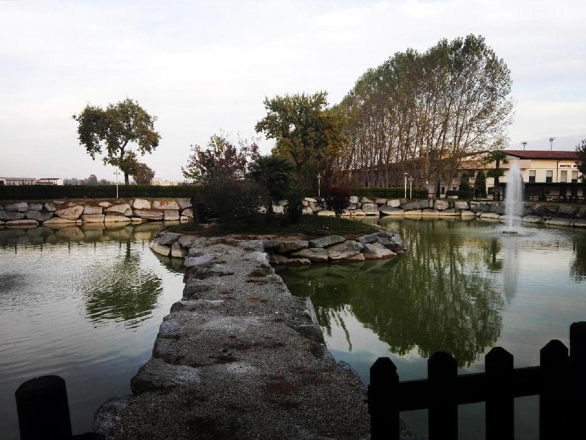 Hotel Novarello Granozzo con Monticello Zewnętrze zdjęcie